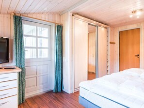 3 bedrooms, individually furnished, bed sheets