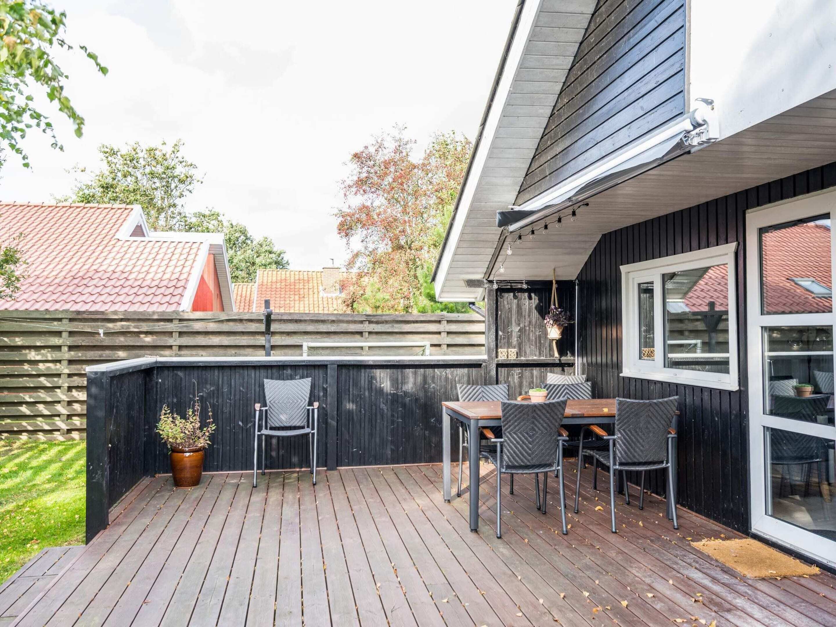 House | Tempat makan luar