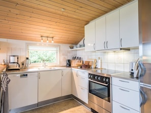 Private kitchen - 6 Person Holiday Home in Blavand (Blavand)