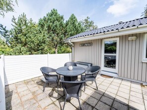 Outdoor dining - 3 Person Holiday Home in Blavand (Blavand)