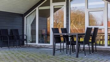 House | Outdoor dining