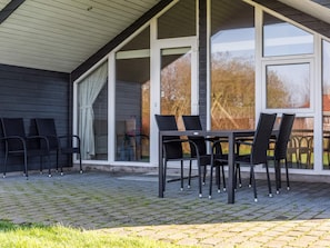 House | Outdoor dining