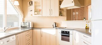 Tranquil Cottage With Spa and Sauna-by Traum