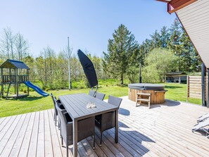 House | Outdoor dining - 6 Person Holiday Home in Henne (Henne)