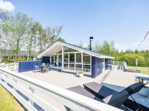 House | Outdoor dining - 6 Person Holiday Home in Henne (Henne)