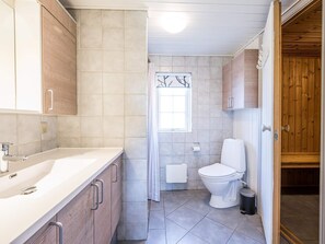 Bathroom - 6 Person Holiday Home in Hvide Sande (Hvide Sande)