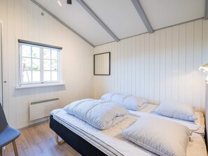 3 bedrooms, bed sheets - 6 Person Holiday Home in Hvide Sande (Hvide Sande)