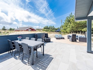 Outdoor dining - 5 Person Holiday Home in Henne (Henne)