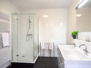 Apartment | Bathroom | Towels