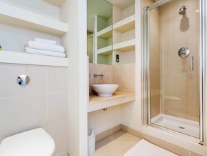 Hair dryer, towels - Lavish Apartment in London near Maltby Street Market (London)