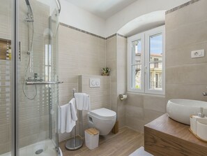 Shower, towels