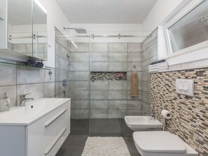 Shower, towels