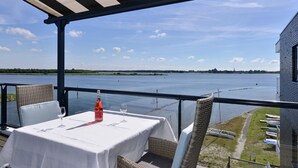 Unclassified image, 2 of 18, button - Spacious Waterfront Apartment (Kamperland)