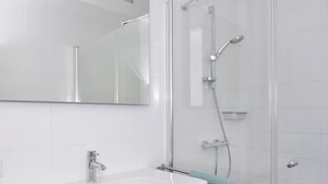 Unclassified image, 5 of 18, button - Spacious Waterfront Apartment (Kamperland)