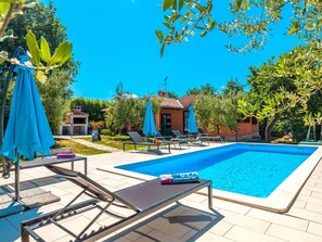 Outdoor pool - Holiday House With Pool and Spacious Garden for up to 8 Persons (Sveti Lovrec)