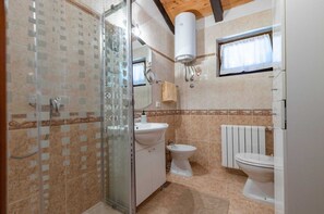Shower, hair dryer, towels - Holiday House With Pool and Spacious Garden for up to 8 Persons (Sveti Lovrec)