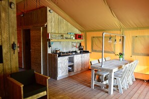 Living room - Nice Tent with Kitchen & Shower near Beach Campsite ('s-Gravenzande)