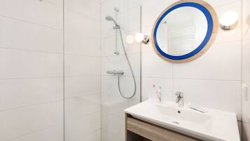 Shower, towels