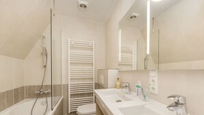 Bathroom - Renovated Bungalow With Fireplace, Beach at 600 m (Zandvoort)