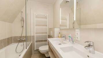 Shower, towels