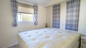 Chalet | 2 bedrooms, individually furnished, bed sheets