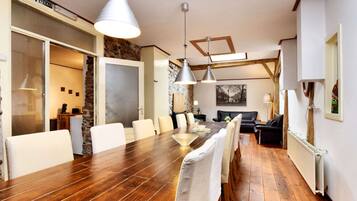 Nhà | Bếp riêng | Dụng cụ pha cà phê/trà, ghế cao cho trẻ em