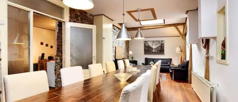 House | Private kitchen | Coffee/tea maker, highchair