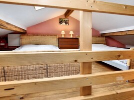 4 habitaciones, muebles diferentes y ropa de cama