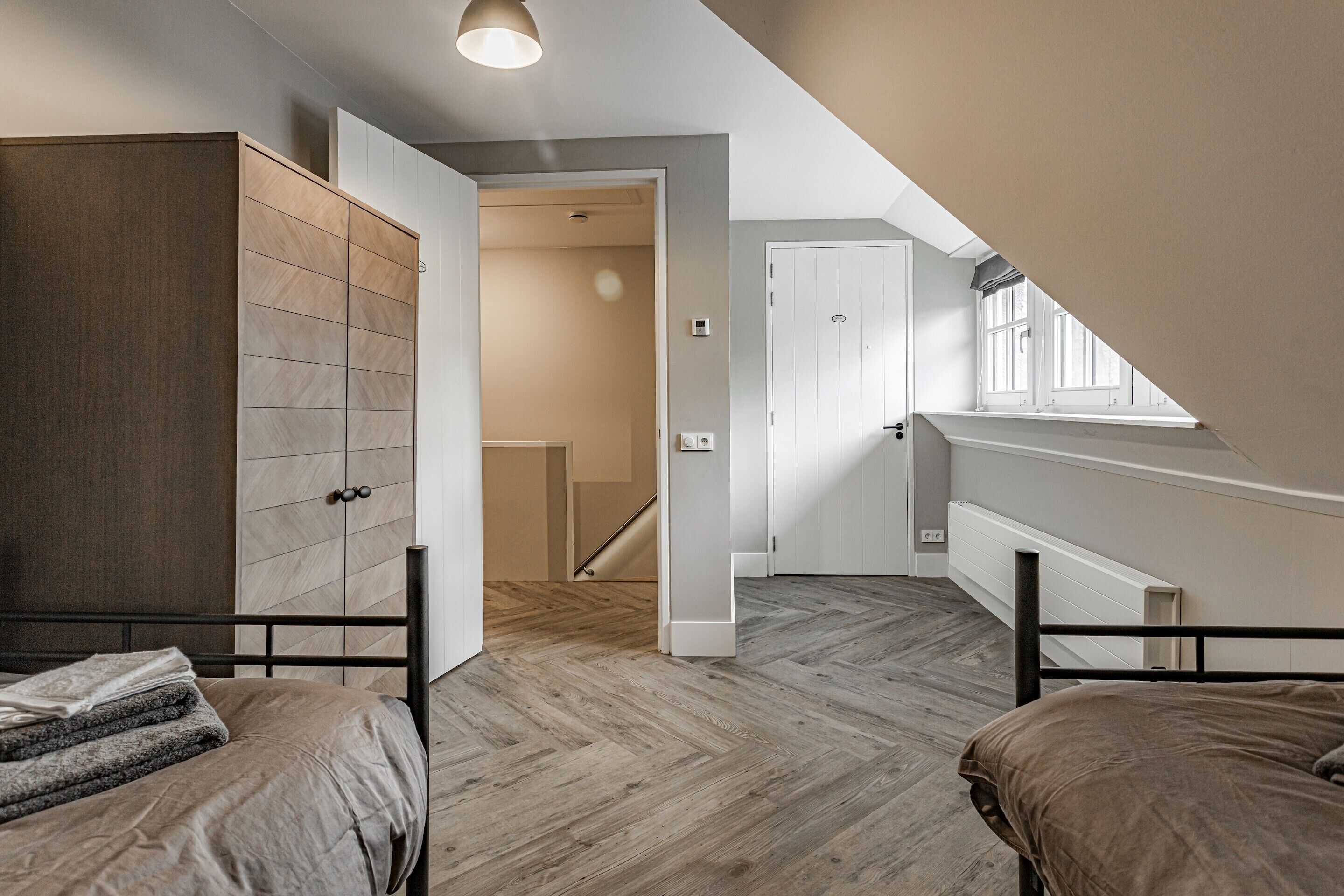 House | 5 bedrooms, individually furnished, bed sheets
