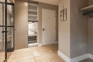 House | Reception - Charming Holiday Home in Nijverdal with Hot Tub (Nijverdal)