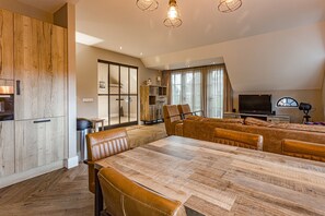 House | Living room - Charming Holiday Home in Nijverdal with Hot Tub (Nijverdal)