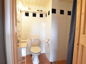 Een douche, handdoeken