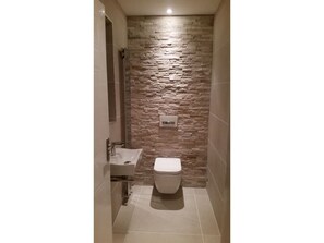 Shower, towels - Pristine Holiday Home in Aywaille near Lake with Hot Tub (Aywaille)