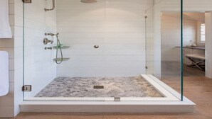 Shower, towels - Splendid Holiday Home in Aywaille With Barbecue (Aywaille)