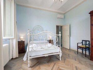 House | 5 bedrooms, individually furnished, iron/ironing board, bed sheets - Holiday Home in Toscana With Pool (Larciano)