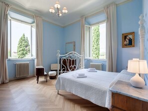 House | 5 bedrooms, individually furnished, iron/ironing board, bed sheets - Holiday Home in Toscana With Pool (Larciano)