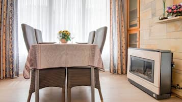 Apartment | Dining