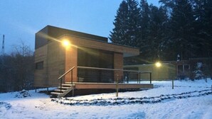 A modern building with a flat roof, large windows, and a staircase leading to a deck. - Ecological Holiday Home near Durbuy with Nordic Bath (Durbuy)