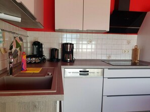 Fridge, oven, dishwasher, coffee/tea maker