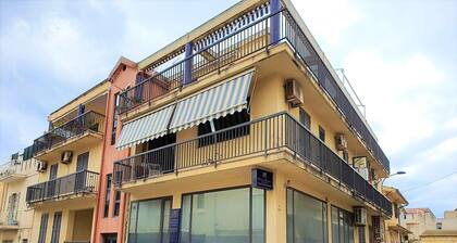 Panoramic Apartment in Donnalucata with Terrace near Beach