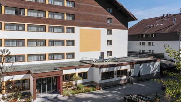 Exterior - Attractive Apartment in Bad Goisern With Sauna, Terrace (Bad Goisern)