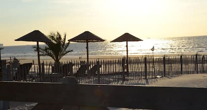 Luxury Tent with Kitchen & Shower near Beach & Campsite