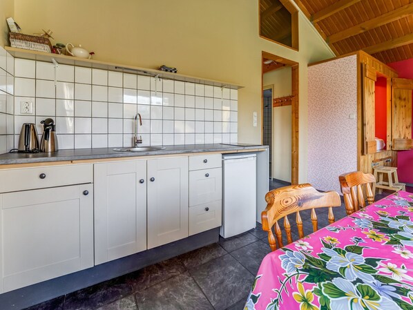 Private kitchen - Charming Vacation Home With Terrace (Lage Zwaluwe)