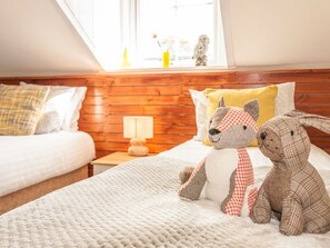 House | 5 bedrooms, iron/ironing board, travel cot, bed sheets - Posh Holiday Home in Plymouth near Royal William Yard (Plymouth)