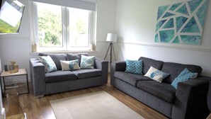 Living room - Swanky Apartment in Carluke near Cambusnethan House (Wishaw)