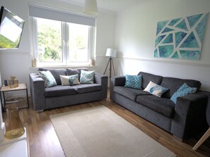 Living room - Swanky Apartment in Carluke near Cambusnethan House (Wishaw)