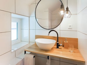 Shower, towels