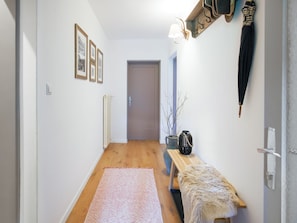 4 bedrooms, bed sheets
