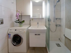 Shower, towels