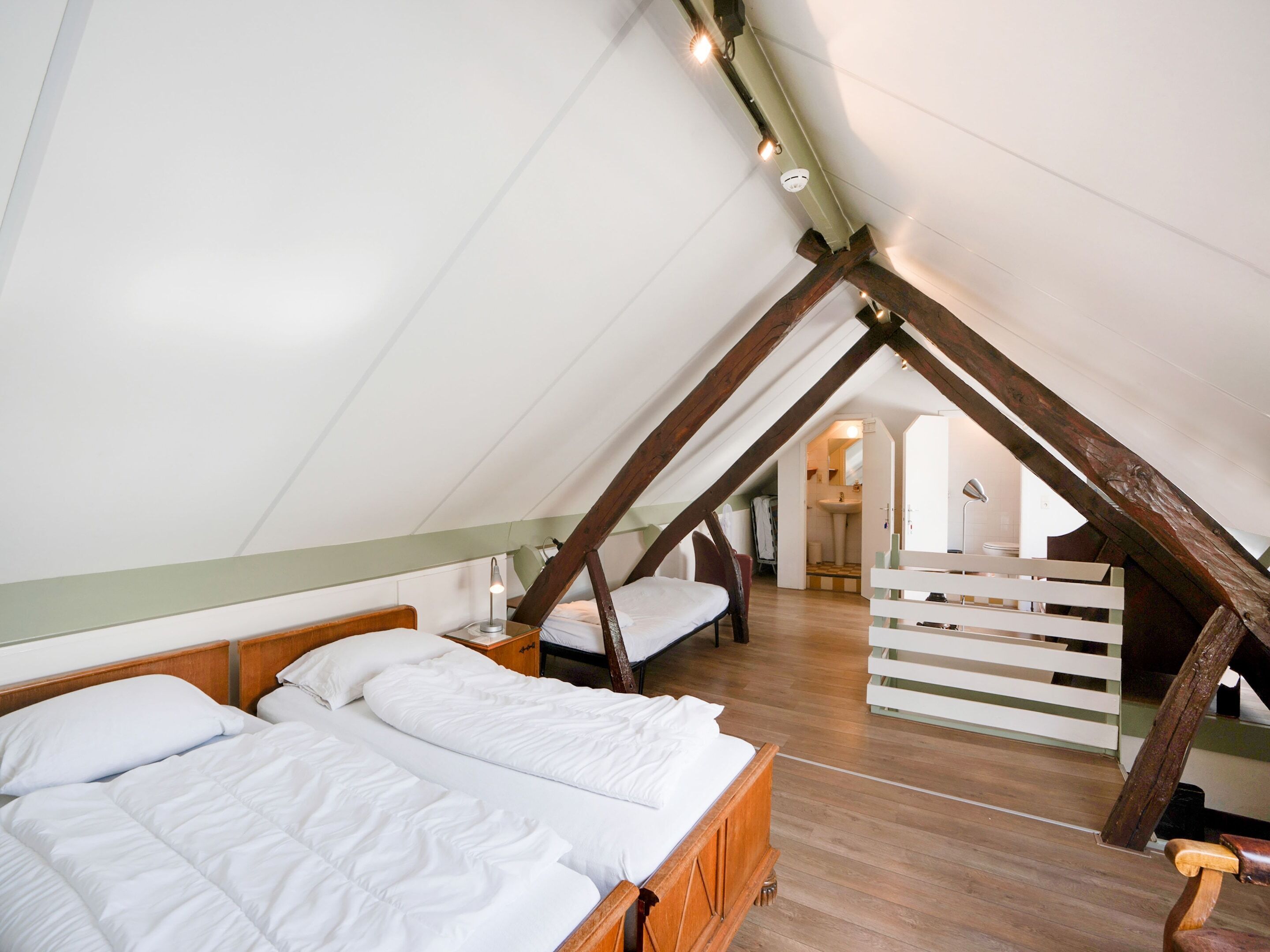 Nhà | 7 phòng ngủ, trang bị nội thất với thiết kế riêng biệt, bộ trải giường 